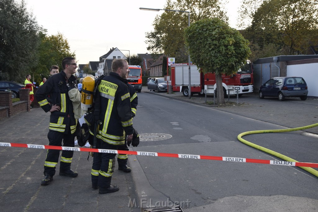 Feuer 2 Vollbrand Reihenhaus Roggendorf Berrischstr P046.JPG - Miklos Laubert